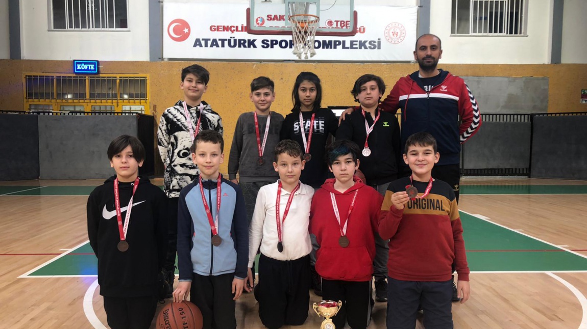  Okullar Arası Küçük Erkekler Basketbol müsabakalarında okul takımımız Sakarya 3. sü olmuştur.